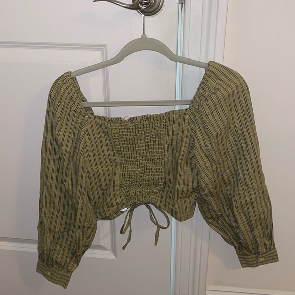 Levi’s long sleeved cropped top - Picture 3 of 3